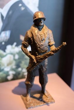 Oostplein_Beeldje_Mariniersmuseum